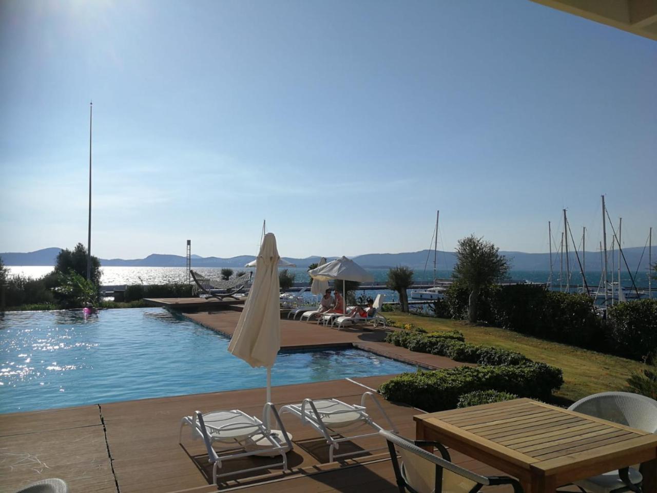 Gulluk Egesu Marina Guest House מראה חיצוני תמונה